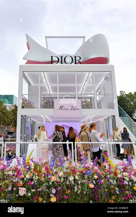 dior millefiori pop up.